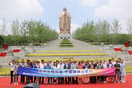 1560848719894716.jpg “亚洲文明互鉴外媒山东行”走进尼山圣境.jpg