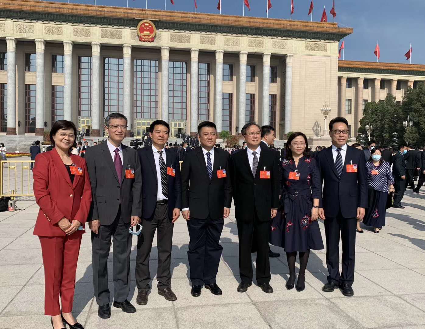 1592874565133592.jpg 头版头条.jpg