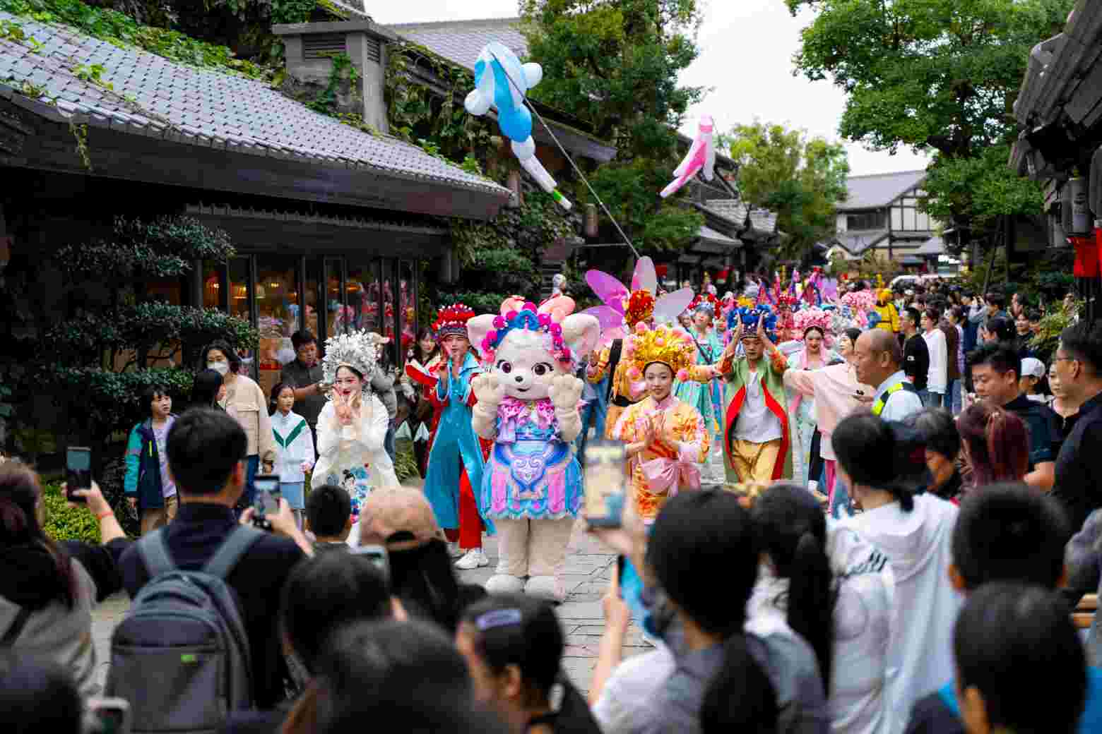 奋辑笃行,驰而不息——拈花湾景区2024年度运营管理工作回顾.jpg