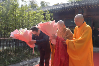 1745248883859645.png 赵朴初先生清明祭扫活动在无尽意斋举行.png