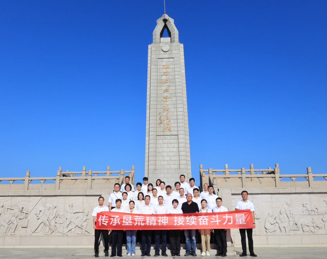 1758465793105014.jpg 党建联建暨大陈岛梅花湾项目攻坚党支部成立大会举行.jpg