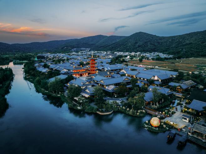 1758466283123961.jpg 无锡拈花湾景区成功入选全国消费新场景典型案例.jpg