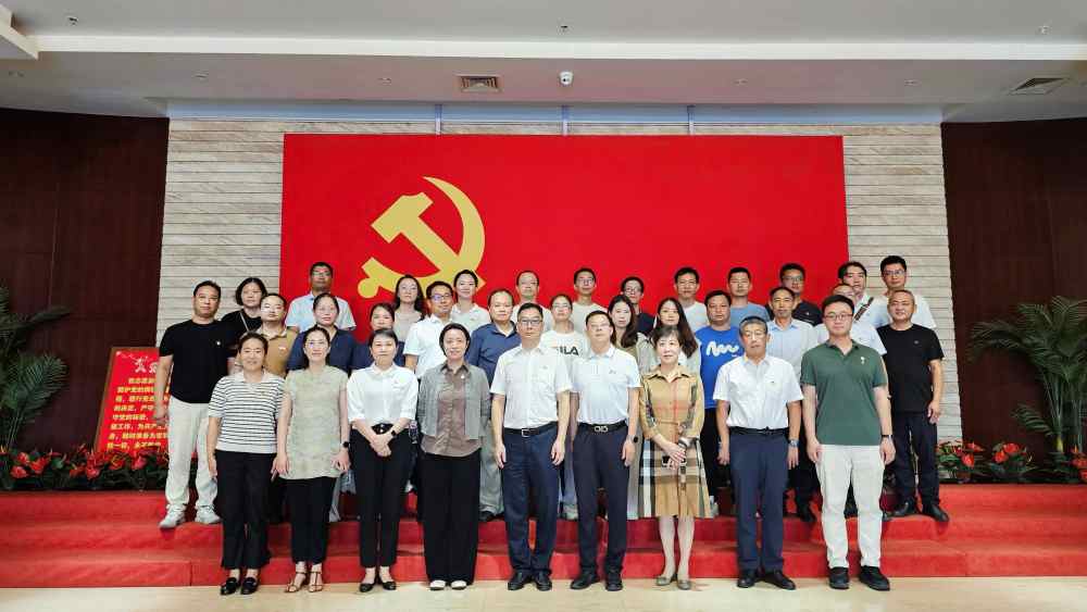 1758466427127636.jpg 灵山集团赴滨湖清风馆开展“部门监管年”专题廉政教育活动.jpg